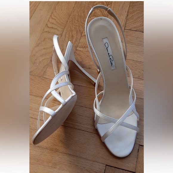 Oscar de la Renta Leather/ Satin Sandals - Picture 6 of 6